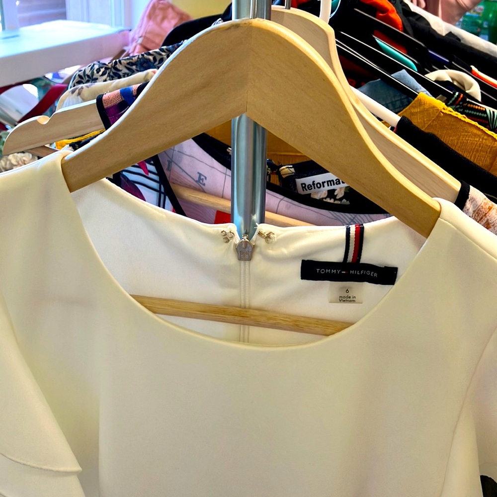 Tommy Hilfiger White Cocktail Dress. Size 6. Flutter Sleeve sheath dress.